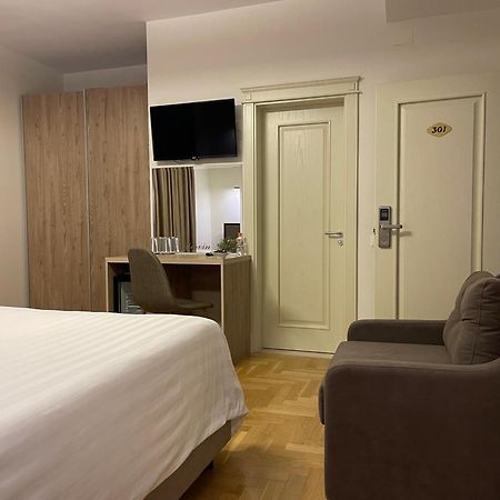 Mervin Hotel Krujë 外观 照片